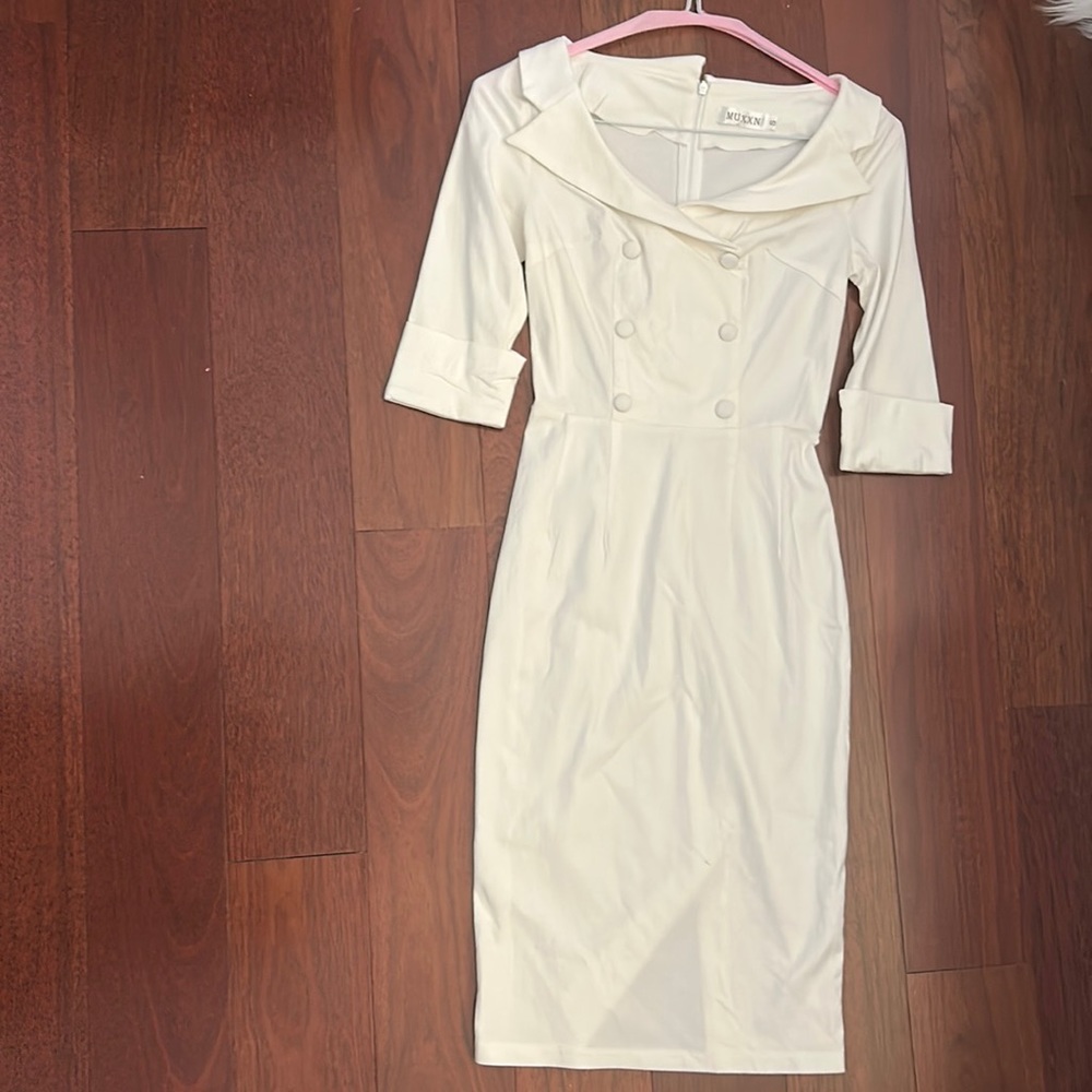 Off while dress - Picture 2 of 5